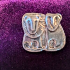 Vintage sterling lion pin